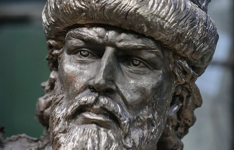 Либерал бьется в истерике - значит все правильно,с памятником Ивану Грозному