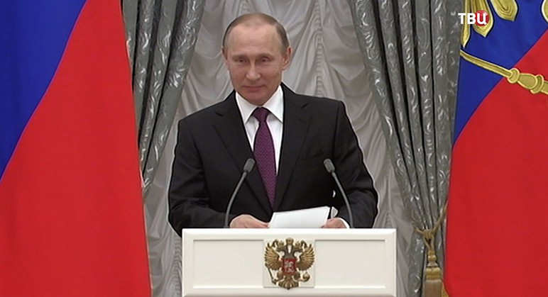 Владимир Путин вручает государственные награды в Кремле